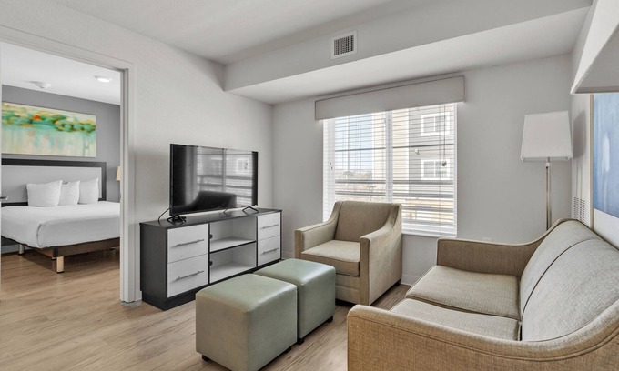 Far North Central Apartment | Simplicity At the Rim 1201 I Comfy 2 Bed 2 Bath