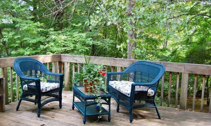 Great Barrington Cabin | Simply Elegant Log Home Only 3 Minutes From Butternut! Recently renovated!