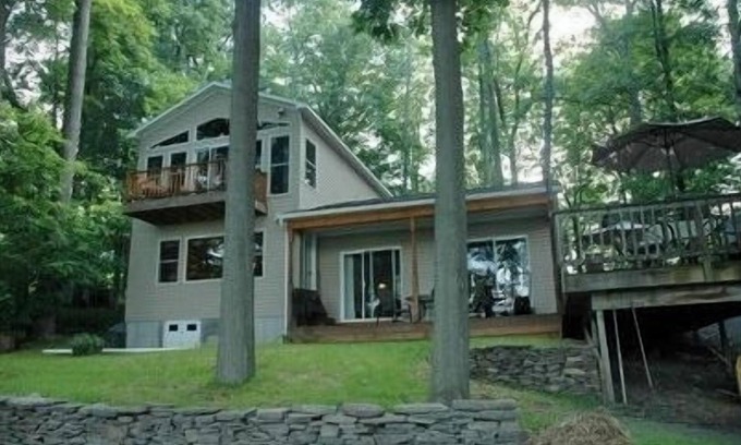 Lansing House | Simply Irresistible Cayuga Waterfront Lakehouse Near Colleges