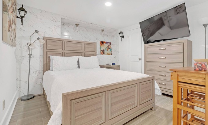 East Side Apartment | Simply Paradise Studio Suite