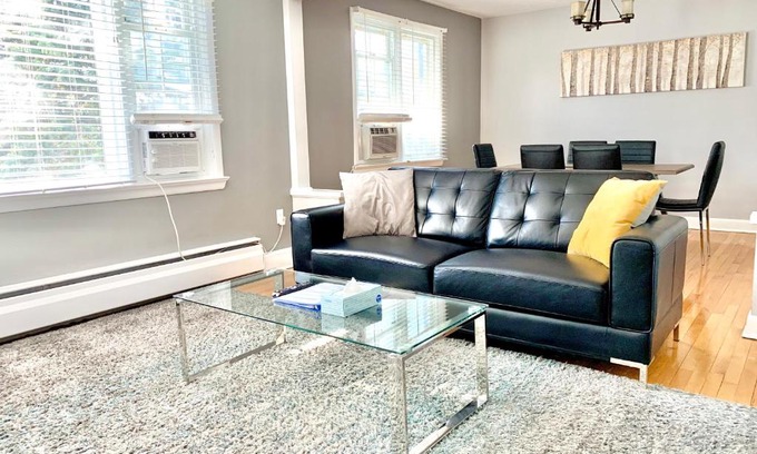 Ottawa Division Apartment | Simply Stays