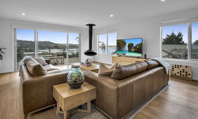 Legana House | Simply Stunning Holiday Views!