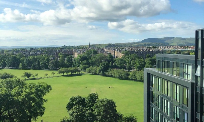 Laurieston Apartment | Simpsons Loan [428] is a Beautiful 2 bedroom Meadows apartment with stunning views.