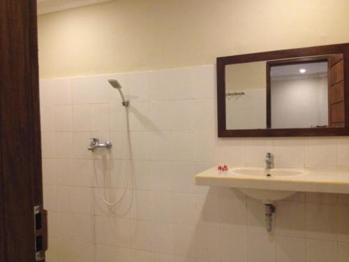 Bayan Hotel | Sinar Rinjani Cottage & Restaurant