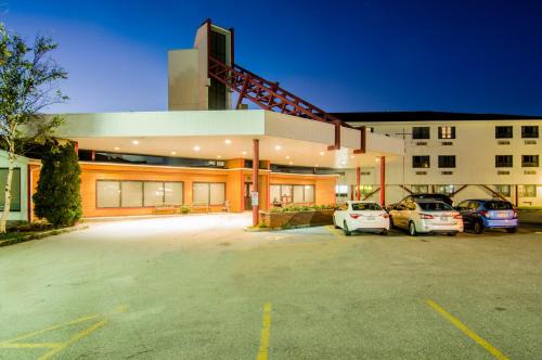 Gander Hotel | Sinbads Hotel & Suites