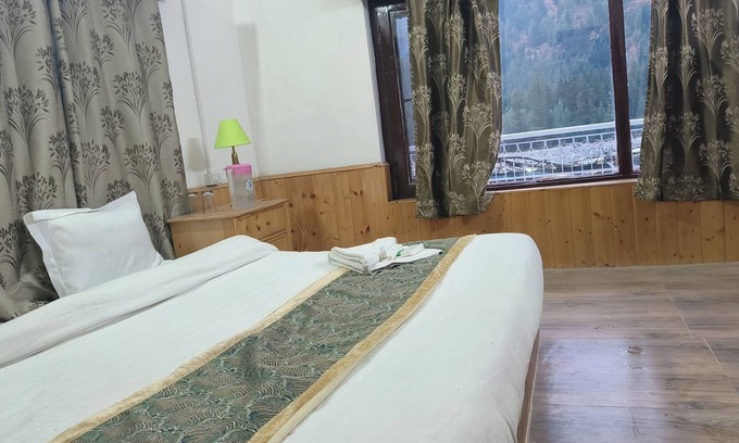 Vashist Hotel | Singh Saab Rooms & Cafe