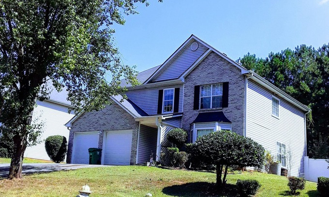 Lithonia House | Single family home three bedroom
