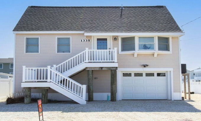 Beach Haven West House | Single family. Waterfront. Boat Slip. Beach Haven West. Private yard. WIFI.