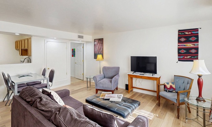 Menlo Park Condo | Single-level Condo with community pool/hot tub/clubhouse, in central location