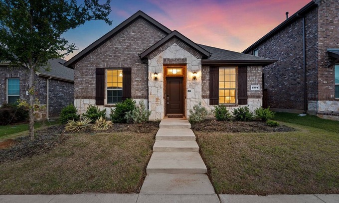 Lincoln Park House | Single-level Home Game Area Ideal for Long Stays