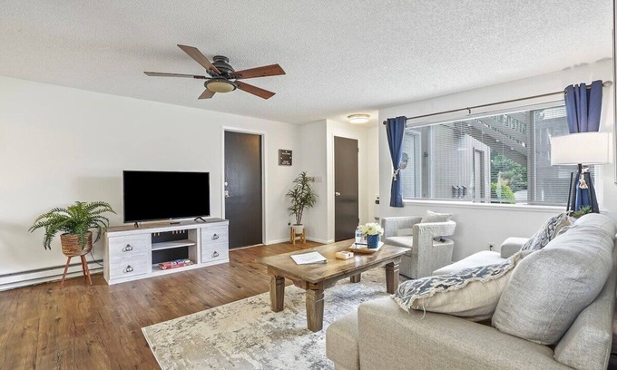 Maple Grove - Franklin Apartment | Single Level Homestay - Prime Location