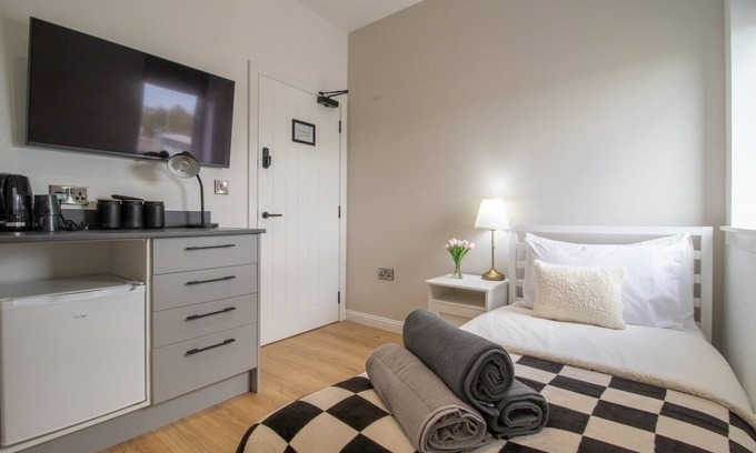 Grangemouth Apartment | Single Room #1 - Alexandra Apt