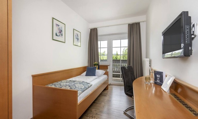 Taxham Bed & Breakfast | Single room balcony, breakfast - Salzburg Hotel Lilienhof
