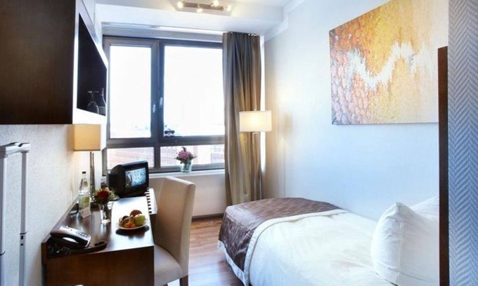Vorstadt House | Single Room, Shower, Toilet - Hotel Astor by Campanile