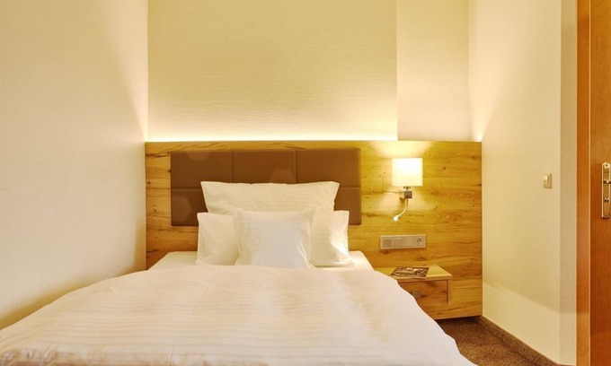 Eitelsbach House | Single Room Shower/WC Grünhäuser - Hotel-Weingut Weis