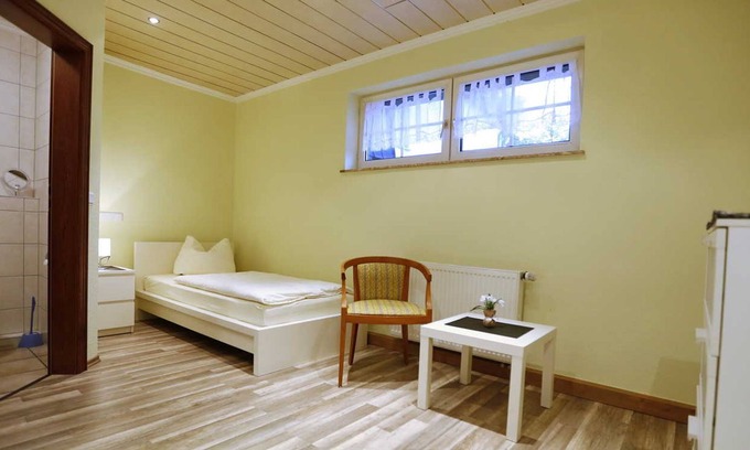 Wallmerod House | Single Room Standard 1 - Corners. Inn - Westerwald