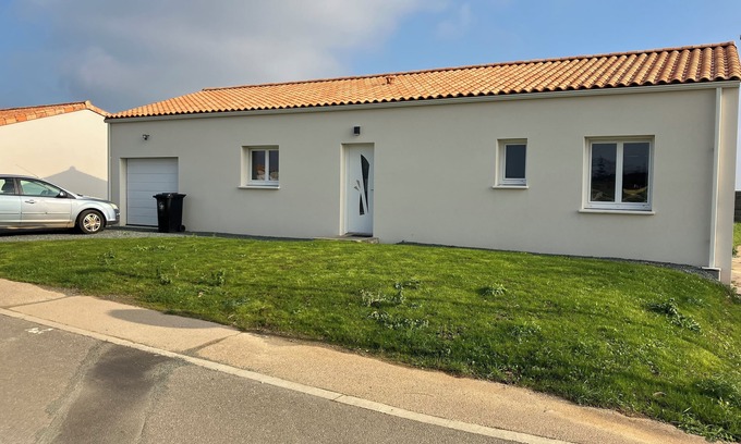 Petosse House | Single-storey house in quiet subdivision