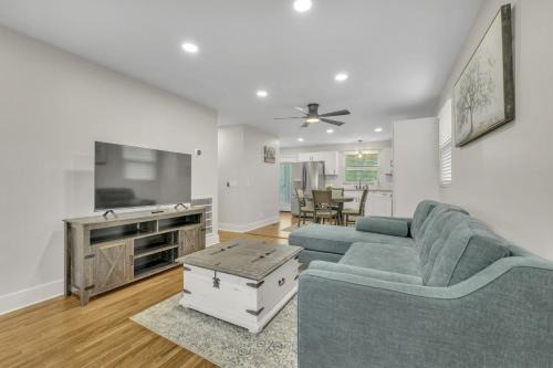 Hope Gardens House | Single Story Pet Friendly Home, with Fenced Yard, Fire Pit, 5min to Downtown!