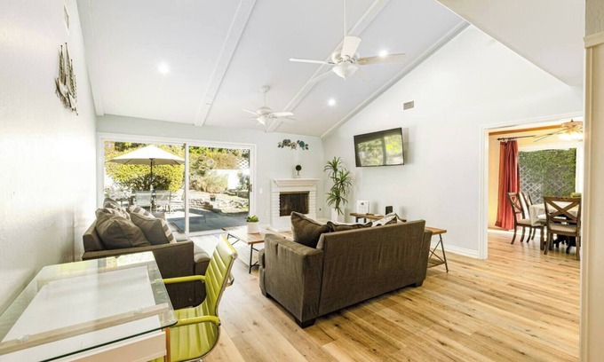 Mission Viejo House | Single Story w/Fast WiFi, Backyard & EV Charger. (Fig Perch)