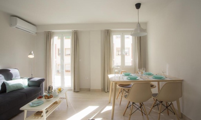 Trinitat Apartment | SingularStays Calderon