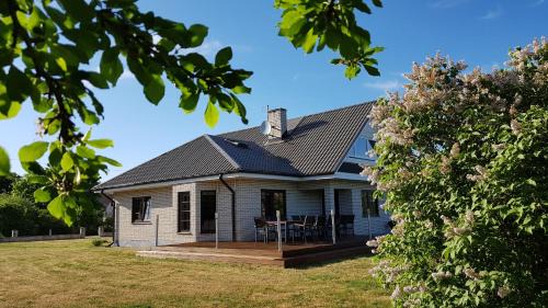 Kuressaare House | Sinilille 7 Holiday Home