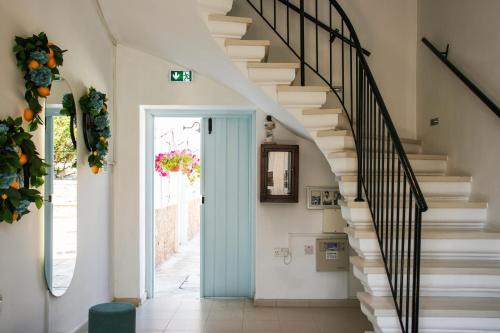 Dherynia Hotel | Siogkas Inn