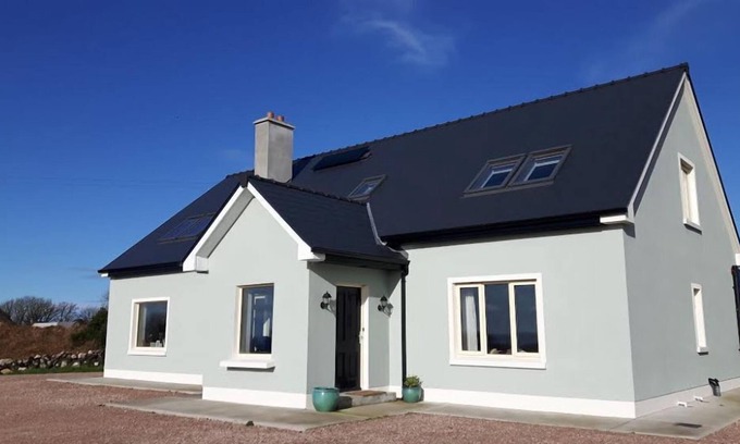 Rossaveel House | Sioscadh na Mara (Sea Whisper)