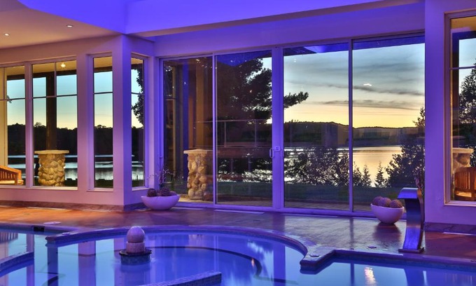 Eagle Lake Resort | Sir Sam's Inn & Spa
