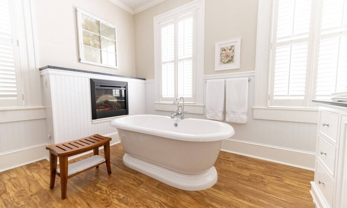 Edenton Bed & Breakfast | Siren Room - Captain's Quarters Inn, Downtown Historic Edenton
