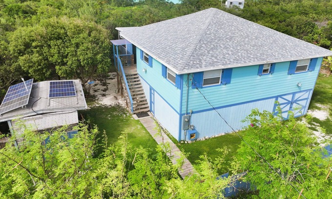 Upper Bogue House | Siren's Song is a beautiful waterfront home in the community of Whale Point