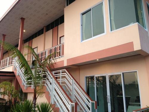 Khanom Apartment | Siriburi Resort