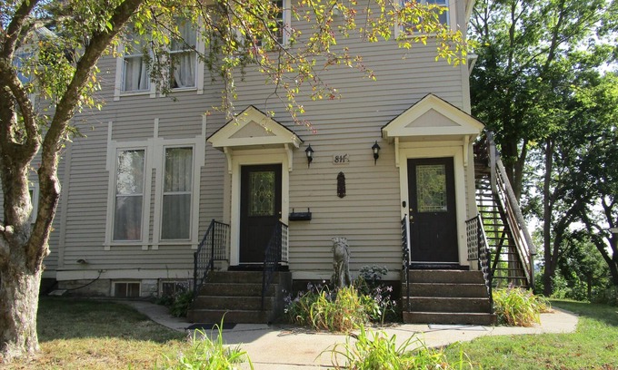 Davenport House | Sister Private Victorian Manor Sleeps 16-7 baths Reunions, Graduations, Weddings
