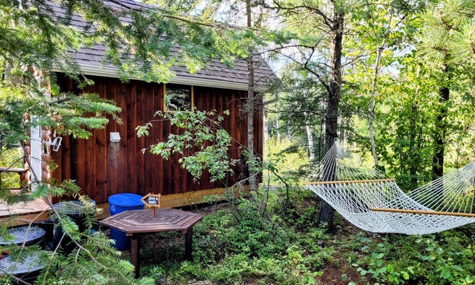 Kenora Cabin | Site 08 'Crossroads Camper'-urban farm resort