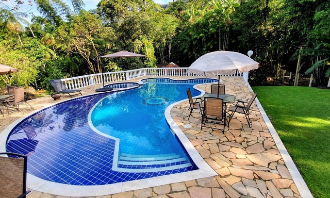 Corcovado House | SITE IN UBATUBA WITH SWIMMING POOL AND FISHING POND