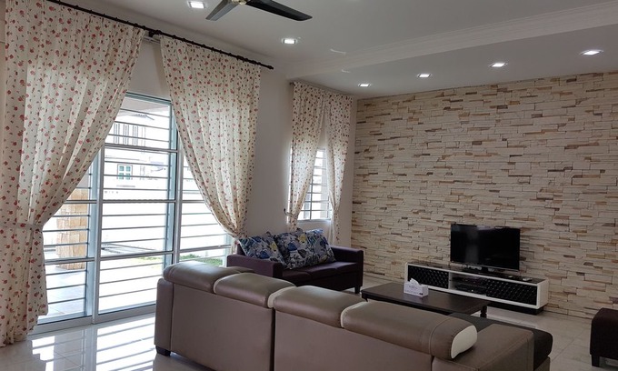Taman Teratai House | Sitiawan Homestay - Clean And Spacious