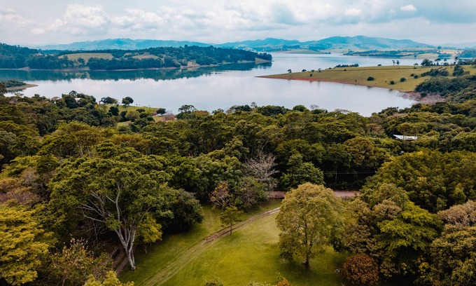 Vargem Cottage | Sitio à Beira da Represa - Um Refúgio de Paz e Diversão