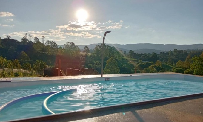 Lambari House | Sitio Ambar, a 5 km dos Parques, Local Completo com Piscina Para sua Família