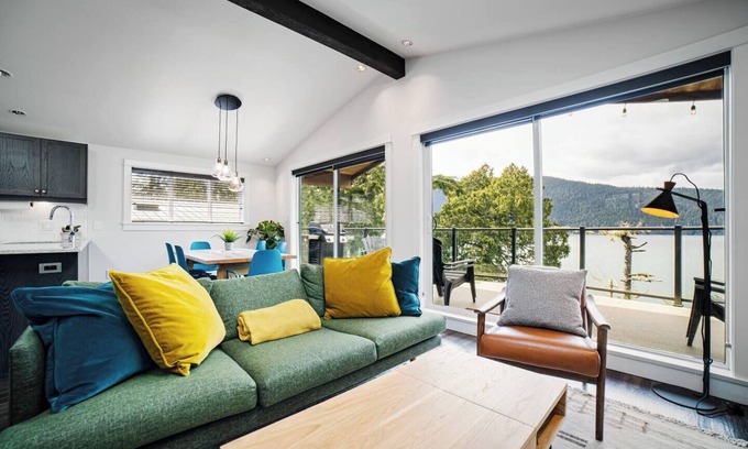Port Renfrew House | Sitka House, A Modern Ocean Front Oasis