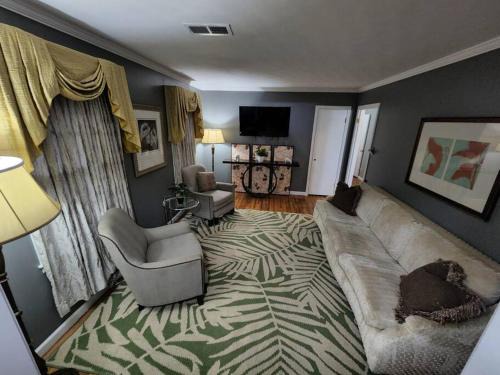 Whitehaven House | Sits on an acre near Grace land with 3 full baths