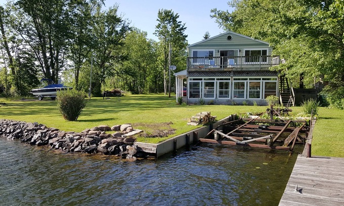 Town of Hastings House | Sits on edge of Oneida River, great swimming an fishing in river and Oneida lake
