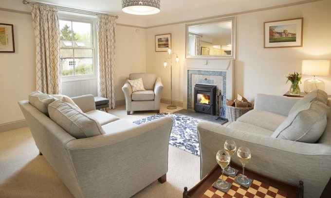 Ampleforth House | Situated in Ampleforth, on the edge of the North York Moors and surrounded by beautiful countryside,