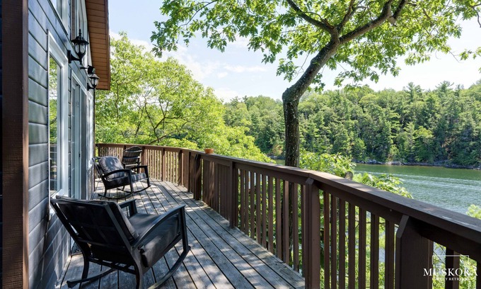 Georgian Bay House | Situated on picturesque Twelve Mile Bay