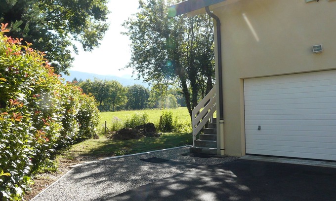 Annecy-le-Vieux Apartment | Situation Remarquable en Bordure de la Nature Tout en Étant Dans Annecy