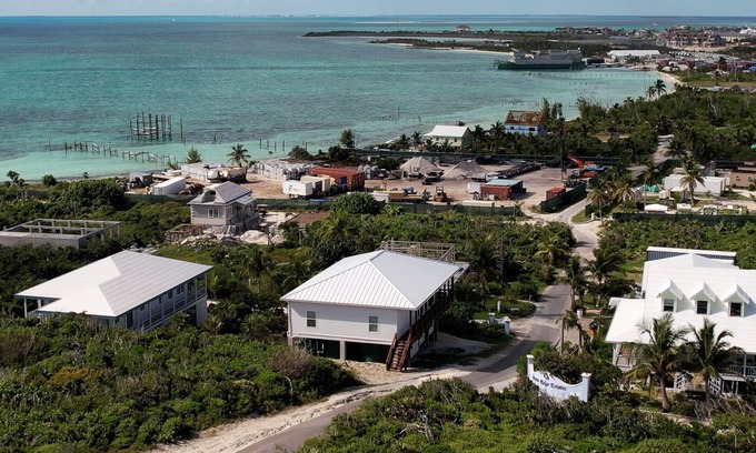 Great Guana Cay House | Six bedroom/three bath with views of the Sea of Abaco and the Atlantic Ocean