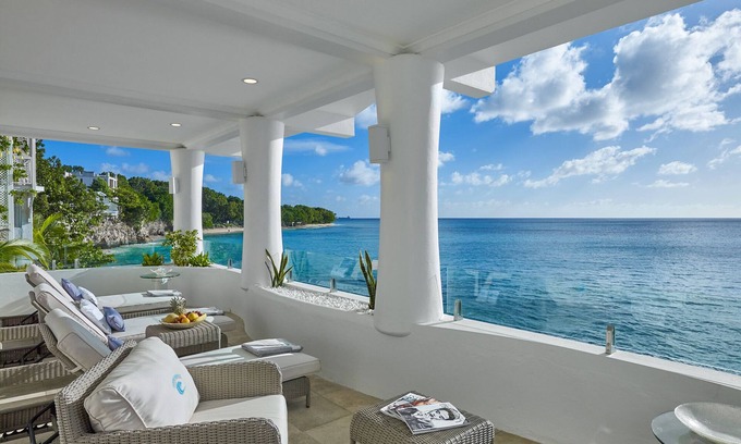 Prospect Villa | Six Bedroom villa positioned right on the cliff front facing the Ocean