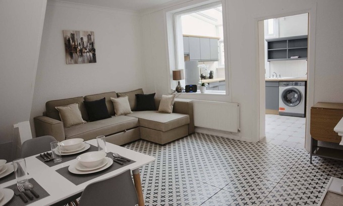 Six Bells House | Six Bells Retreat – A Fresh & Spacious Home in the Heart of the Valleys