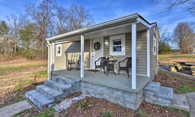 Hudson Apartment | Six Waterpots Cottage II in Blue Ridge Mountains