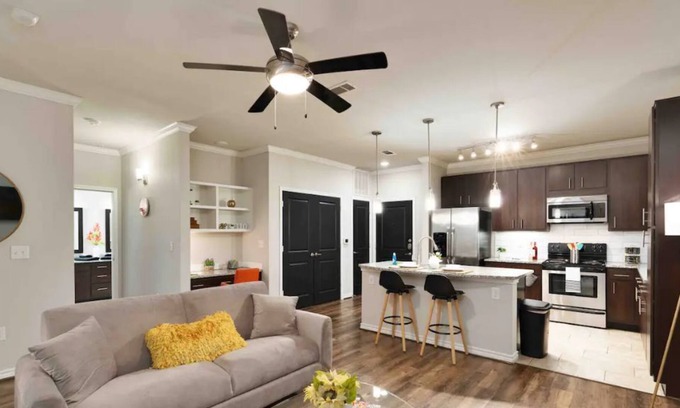 Wetmore Apartment | SixFlags/RIM/LaCantera/Shopping/TheDominion/RestaurantsNearby
