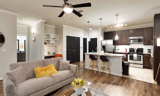Wetmore Apartment | SixFlags/RIM/LaCantera/Shopping/TheDominion/RestaurantsNearby