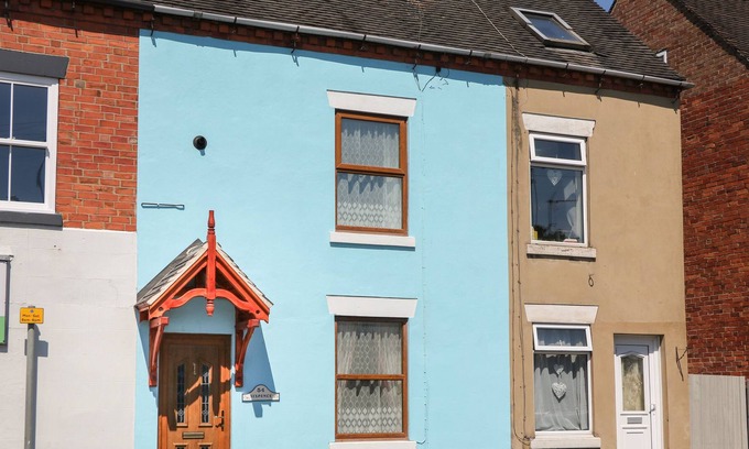 Uttoxeter House | SIXPENCE, pet friendly, character holiday cottage in Uttoxeter
